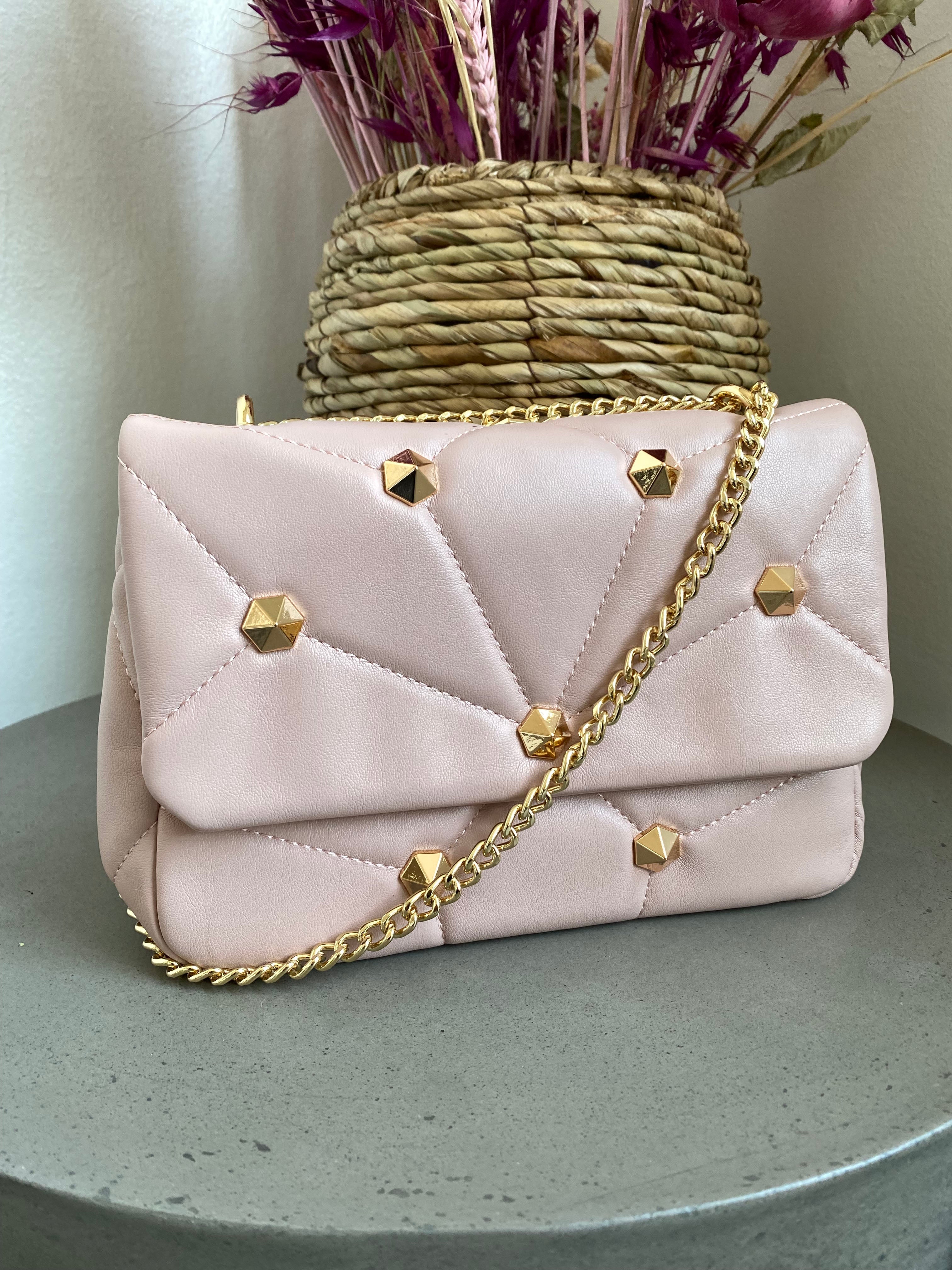 Liva - Svart korsväska med guldkedja och nitar